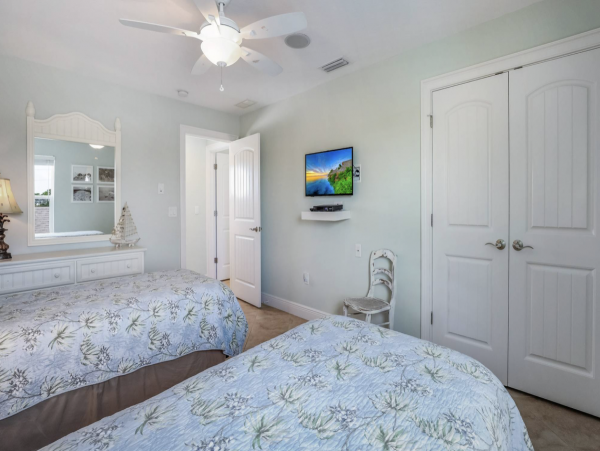 Expansive Beach Home - Casual Luxury - Steps to the Beach